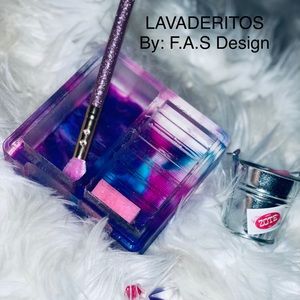 LAVADERITOS!! Makeup brush cleaners.